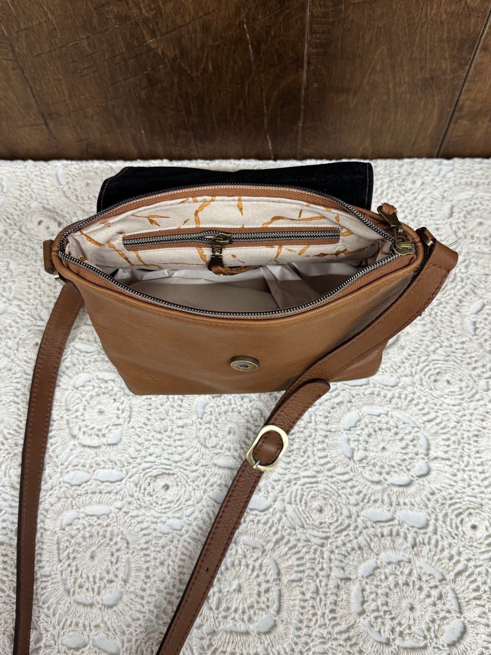 Eden | Brown Leather Purse with Zipper - Image 2